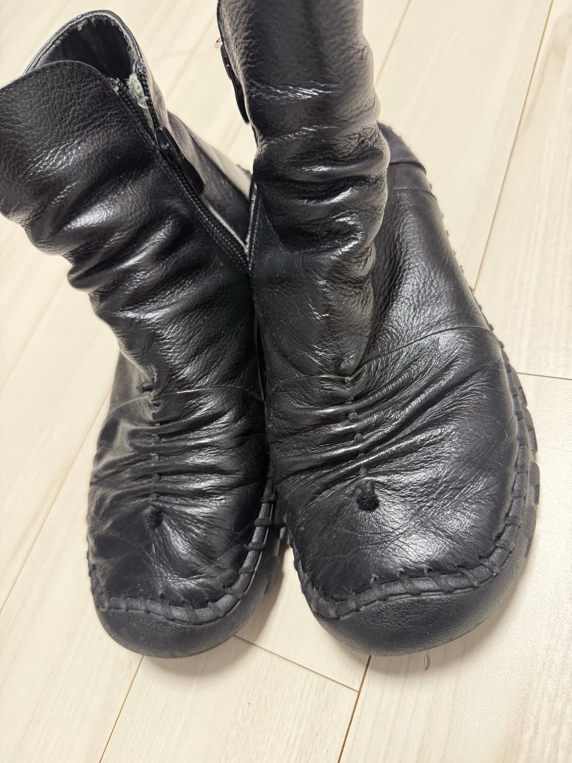 핀턱 디테일 램 레더부츠 240 상품이미지3