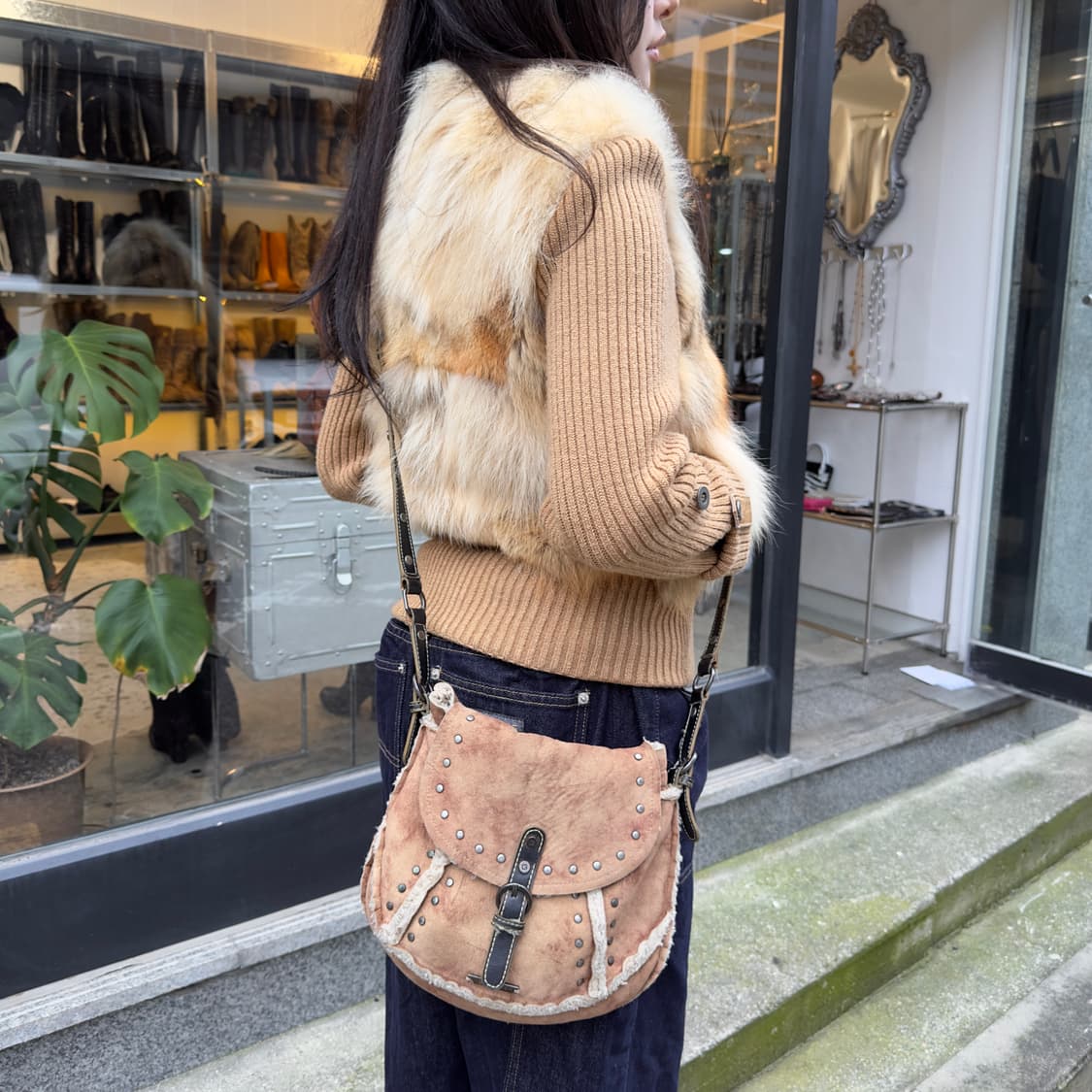 00s Y2K 레어 게스 시어링 크로스바디 백 상품이미지1