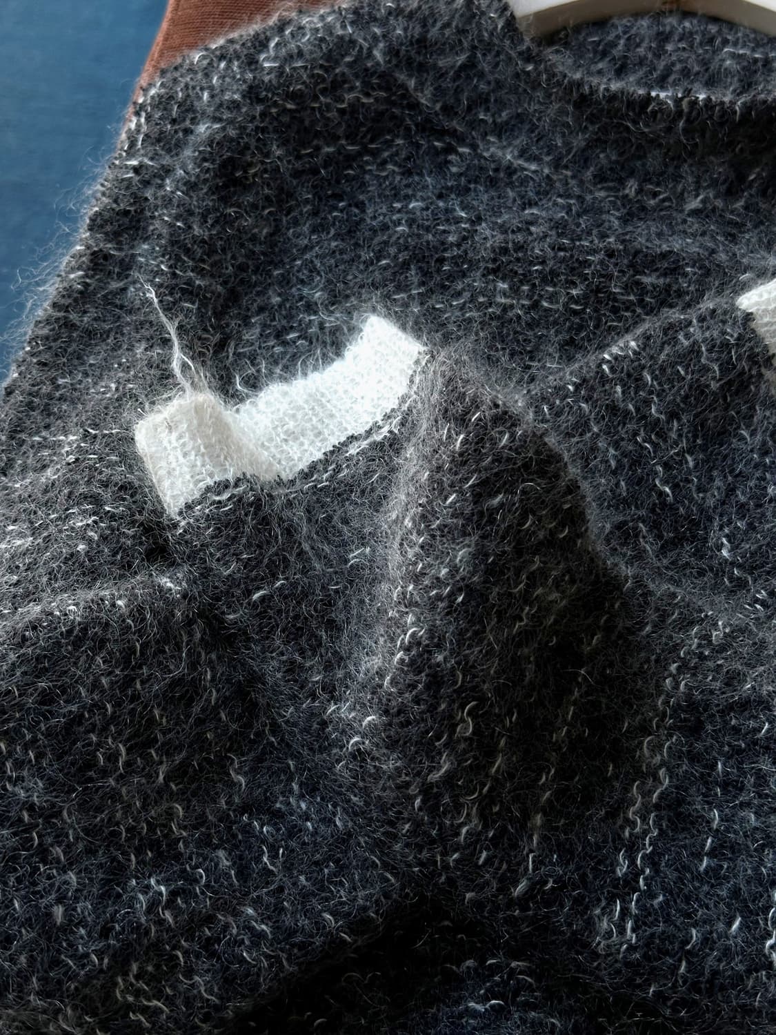 Brushed fabric design neck knit 상품이미지2