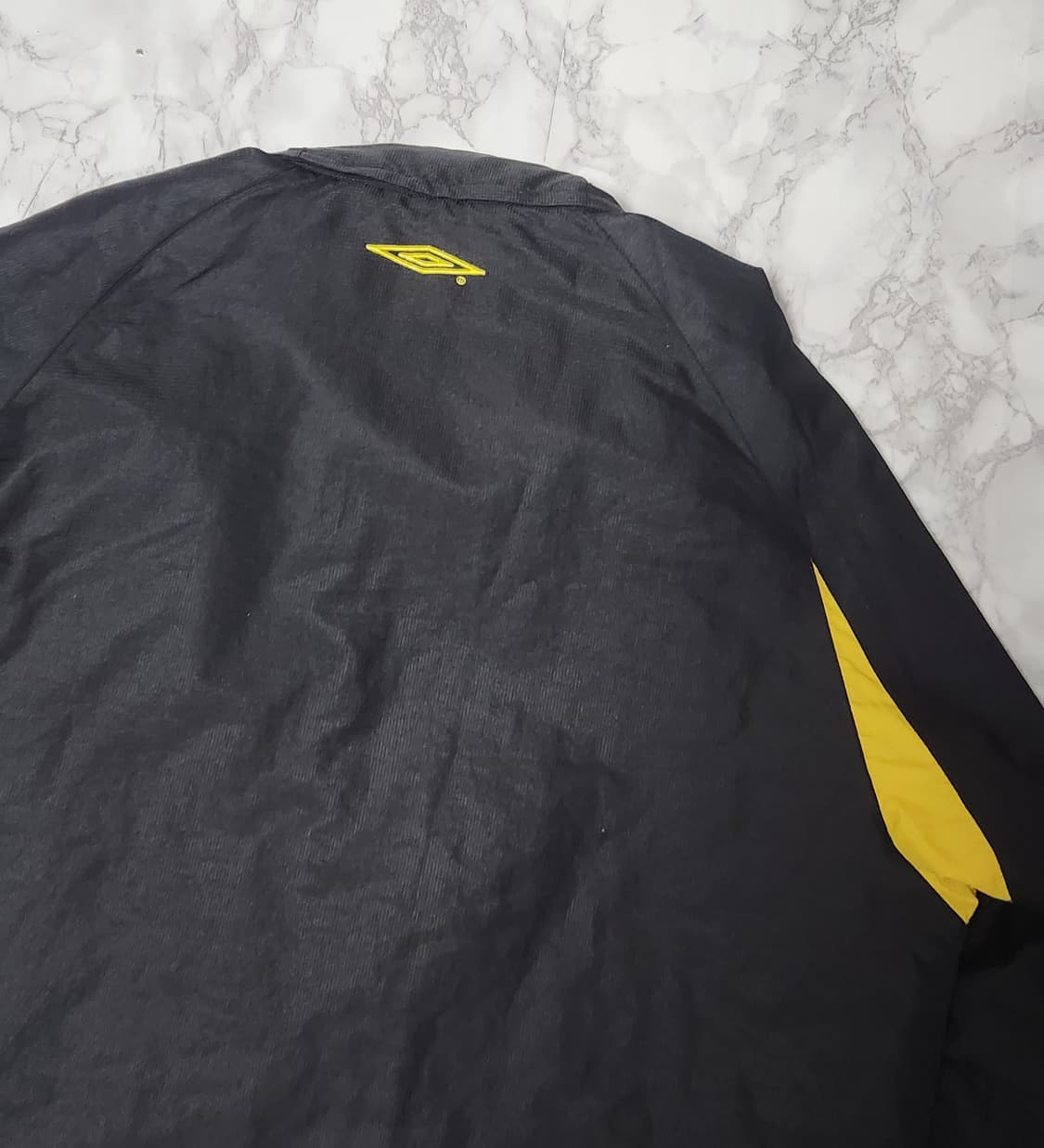 엄브로 잉글랜드 00s 바람막이 검노 자켓
 상품이미지6