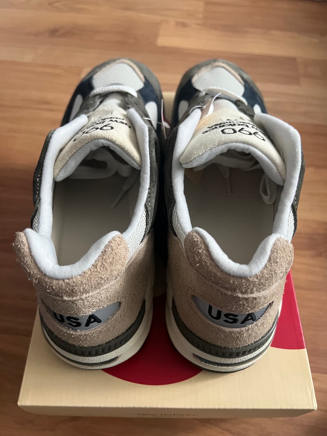 새 제품 뉴발란스 990 v2 그레이 탄 팝니다  상품이미지2