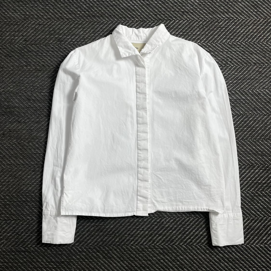 마뗑킴 히든 버튼 크롭 화이트 셔츠o 4243 상품이미지1