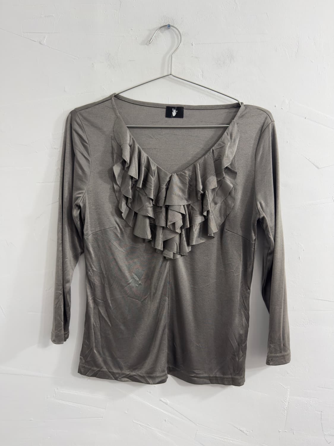 frill glossy top 상품이미지1