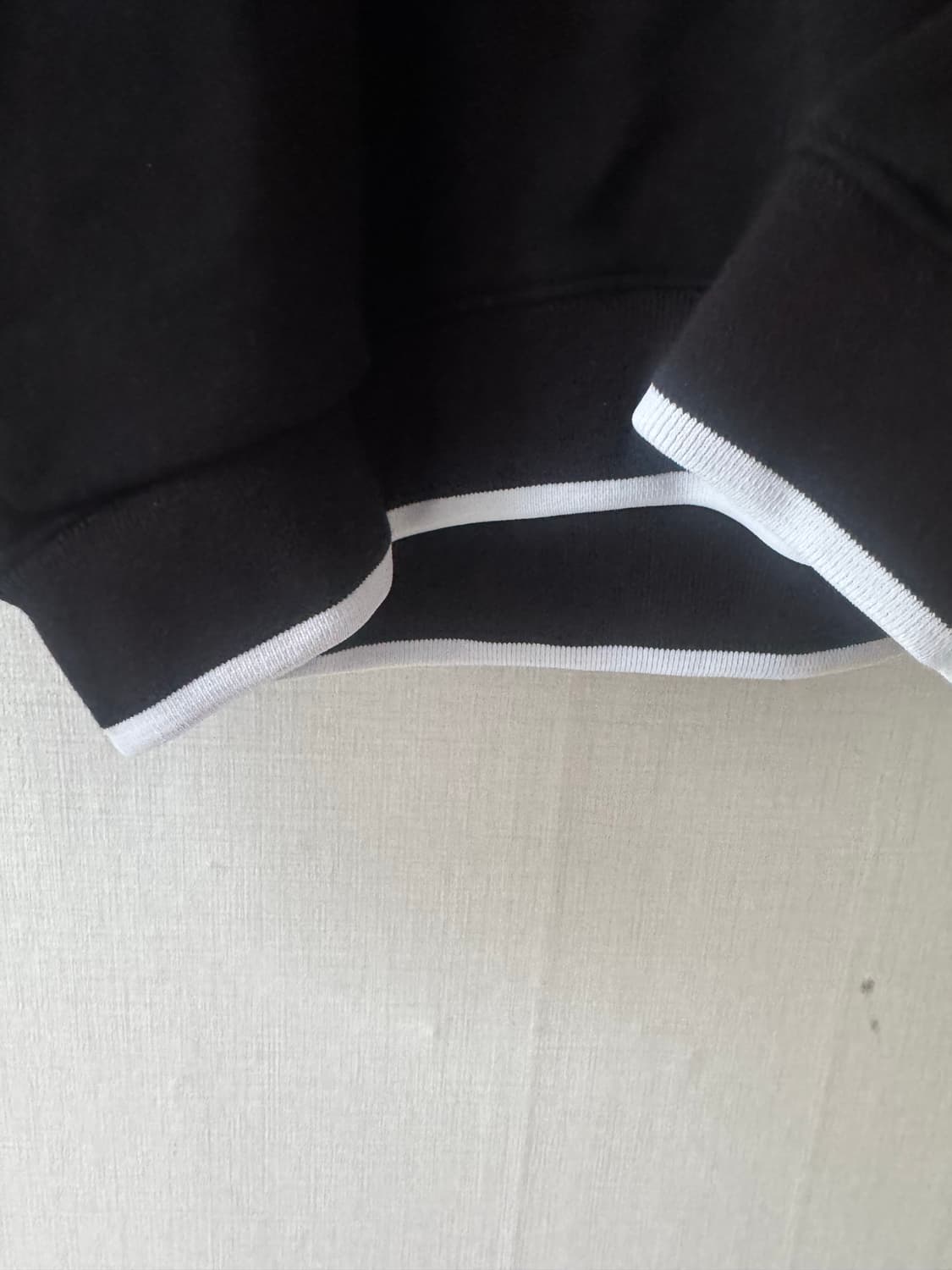 알렉산더 맥퀸(McQ) 스텐실 로고 포켓 후드티  상품이미지3