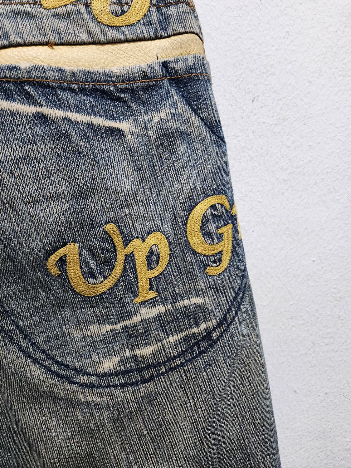 TAKE TWO 가죽배색 자수레터링 올드스쿨 청바지 상품이미지5