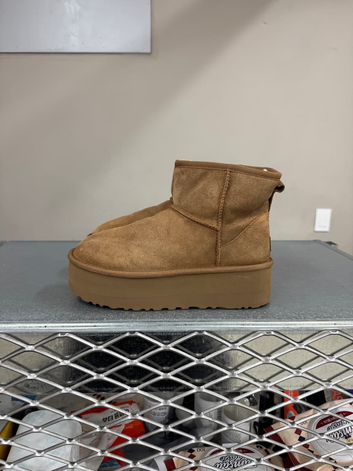 어그 클래식 플랫폼 미니 240 상품이미지1