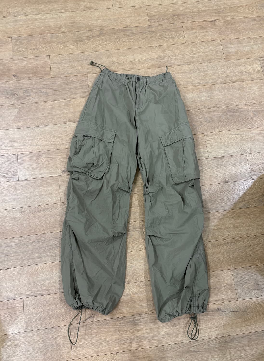 as if calie PARACHUTE CARGO PANTS KHAKI 상품이미지3