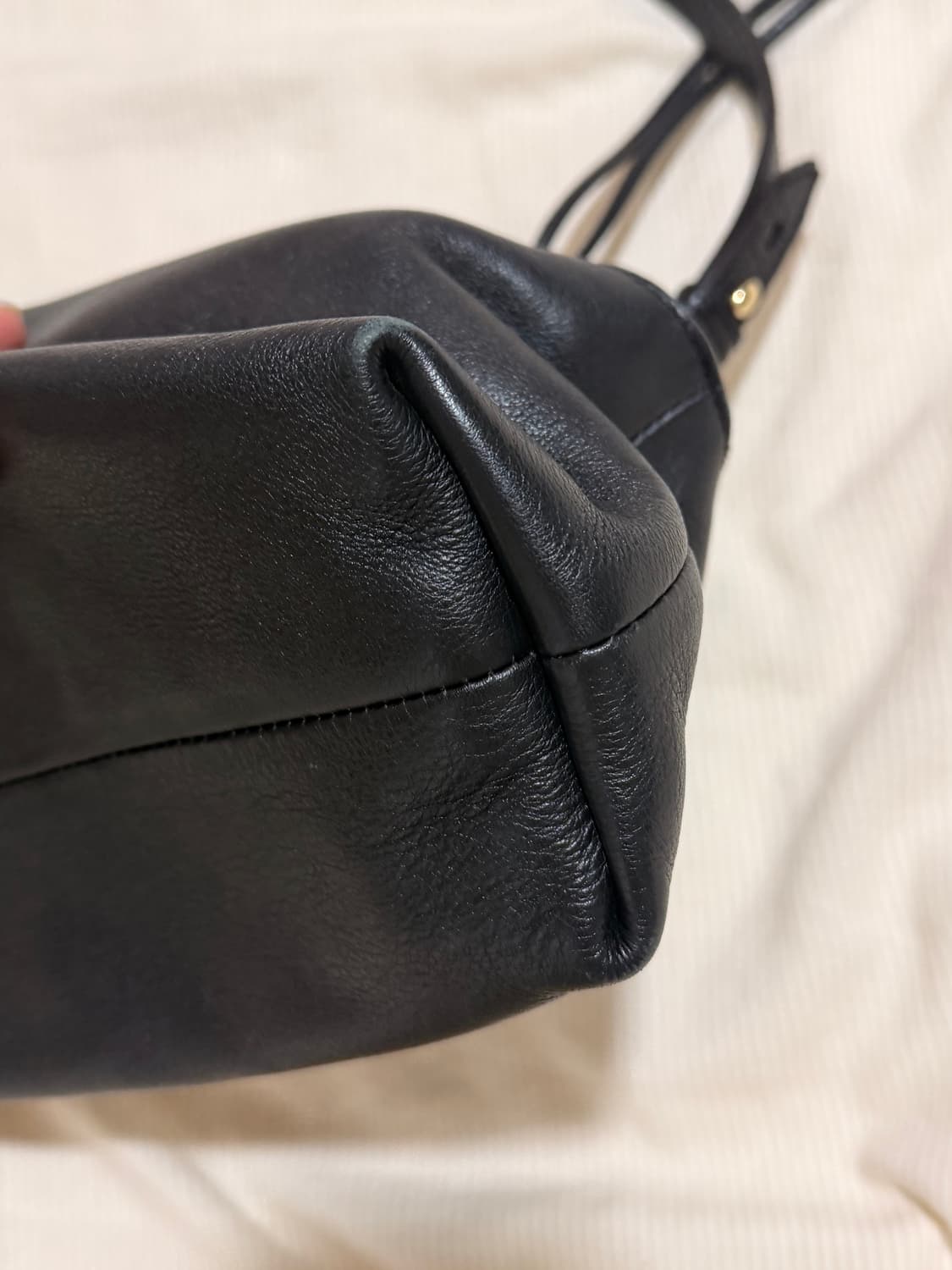 버버리 버킷 리틀 크러쉬 크로스백 상품이미지4