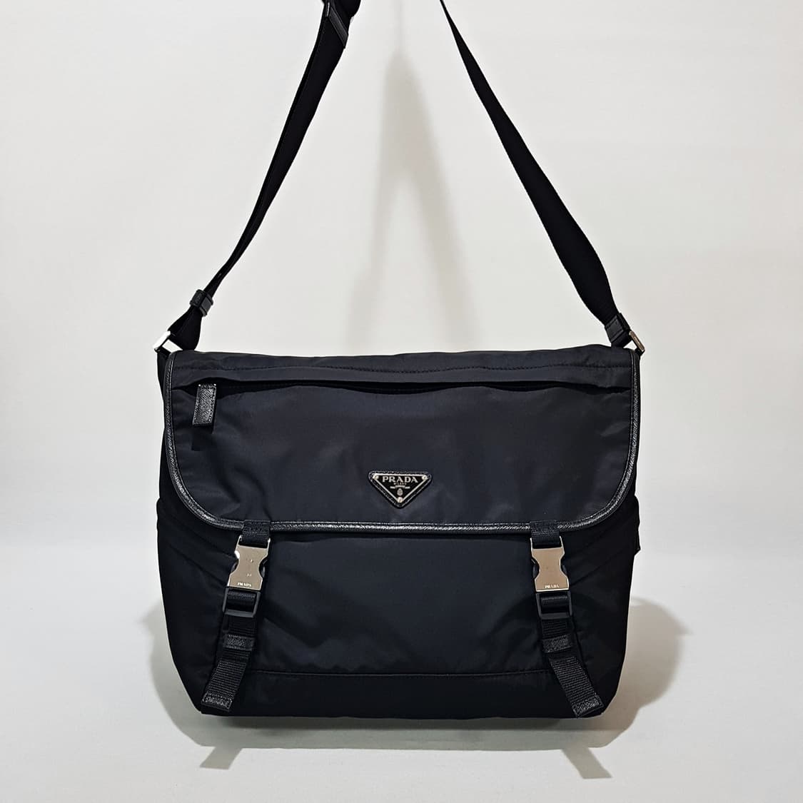 프라다 리나일론 및 사피아노 가죽 숄더백 2VD052 상품이미지1