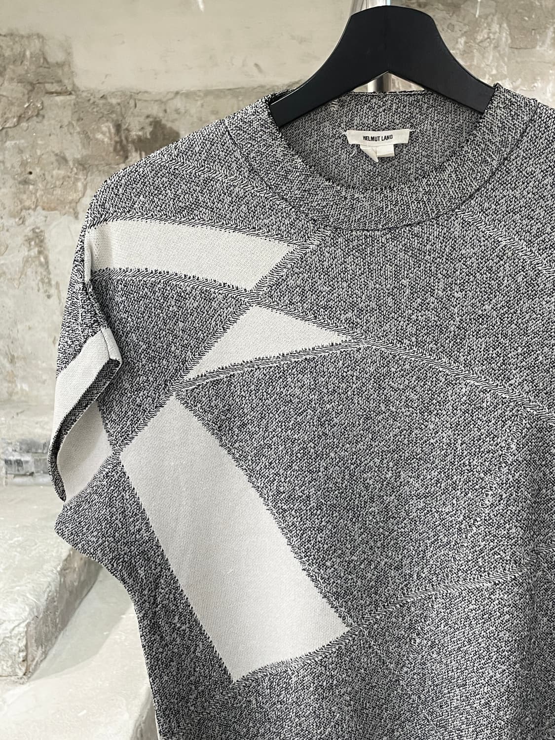 헬무트랭 그레이 스티플링 텍스쳐 크루넥 하프 니트 상품이미지2