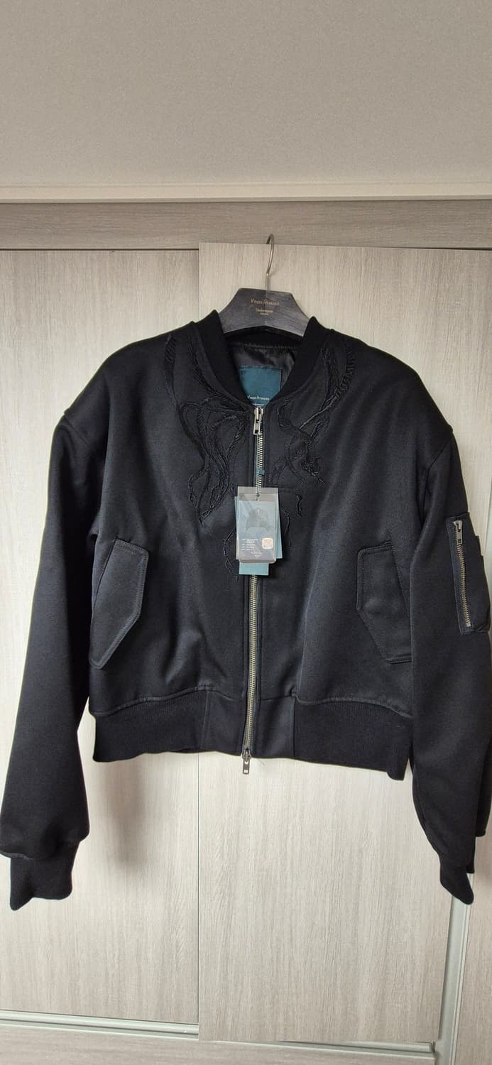 언더마이카 25SS BLACK MAMBA 크롭 패티드 MA-1 상품이미지2
