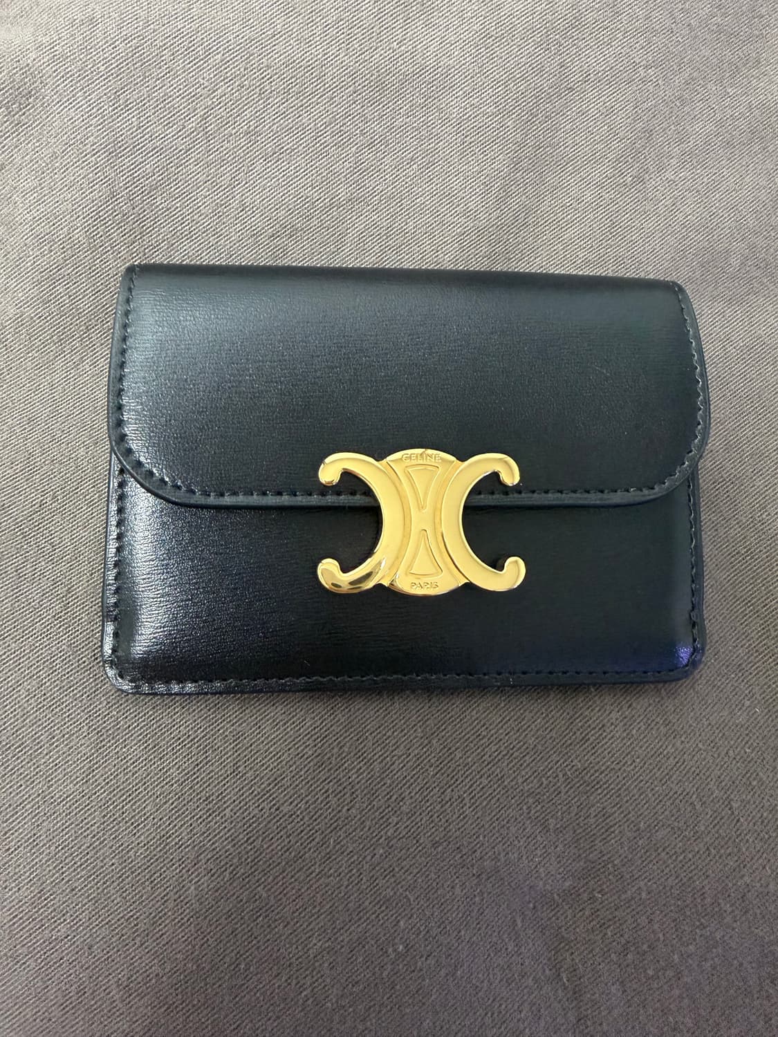 셀린느 트리오페 샤이니 카프스킨 홀더 카드지갑 상품이미지2