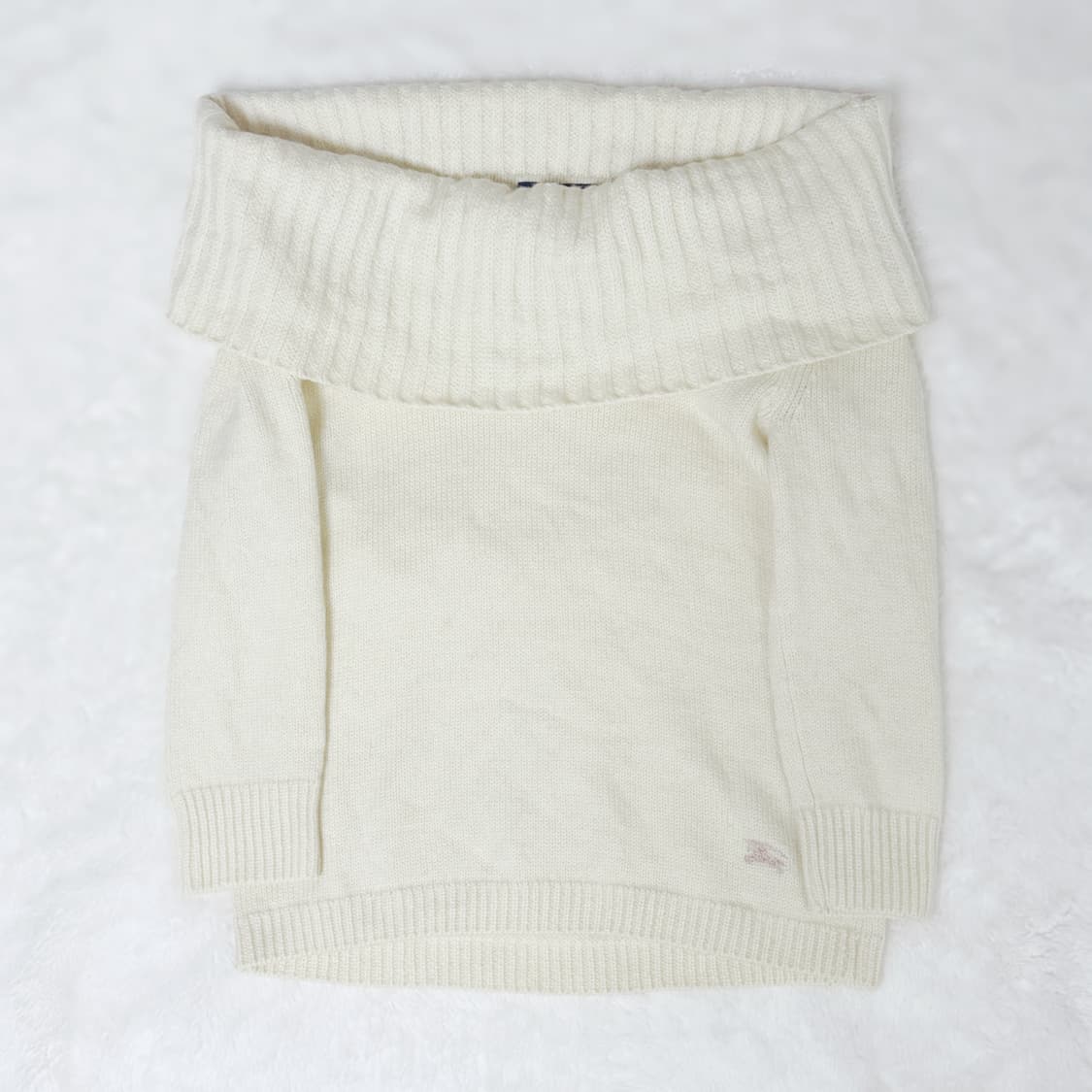 Burberry 블루라벨 오네갸루 달천깔 오프숄더 니트 ≽^•⩊•^≼ 상품이미지1