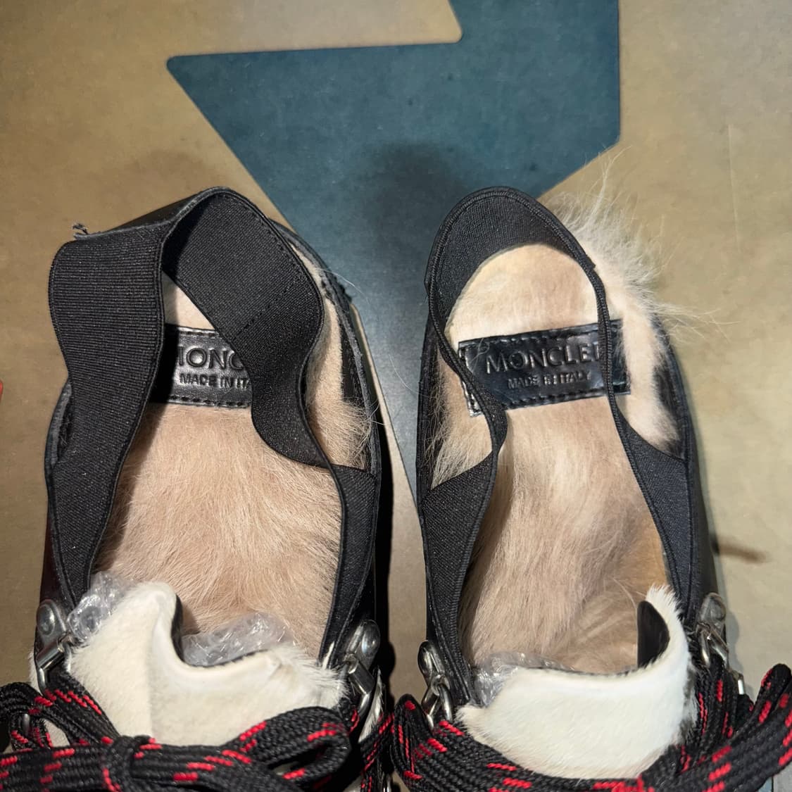 Moncler Fur Sandals 상품이미지7
