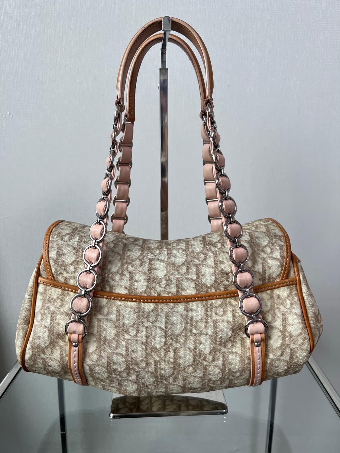 디올 로맨틱 트로터 하트 참 숄더백 베이비 핑크 상품이미지5