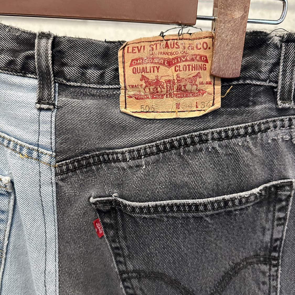 리바이스 리메이크 데님 팬츠 레귤러핏 배색 패치 로고 디테일 흑청 연청 상품이미지7