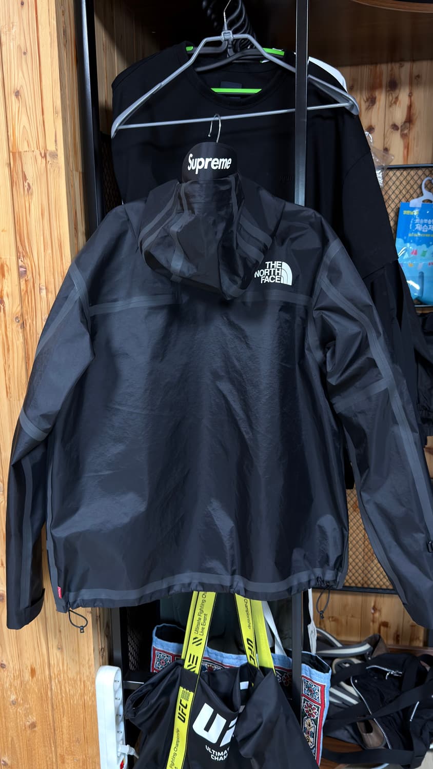 슈프림 노스페이스 서밋시리즈 테이프심 자켓 블랙 상품이미지2