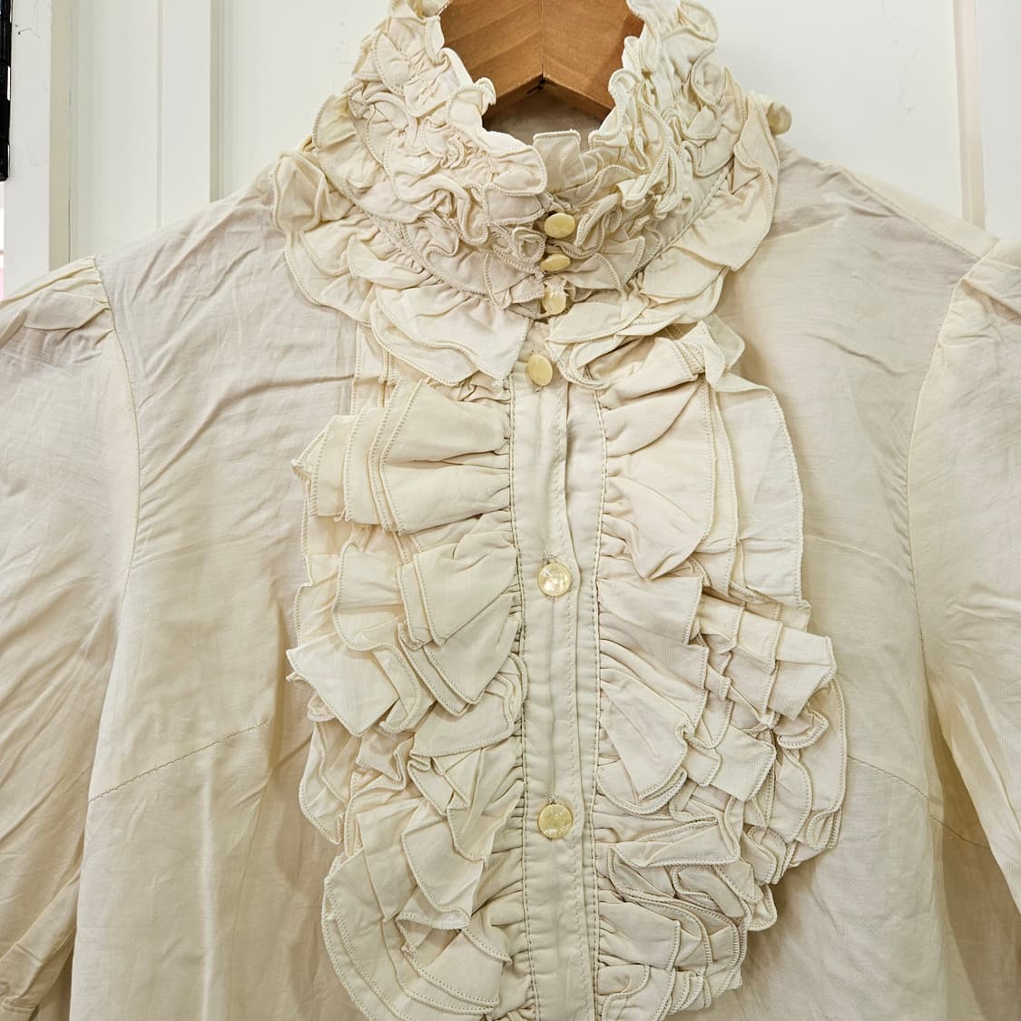 아이보리 프릴 블라우스 반팔 셔츠 상품이미지3