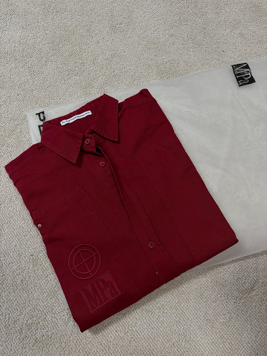 플라스틱 프로덕트 빨강 셔츠 L 새상품 상품이미지1