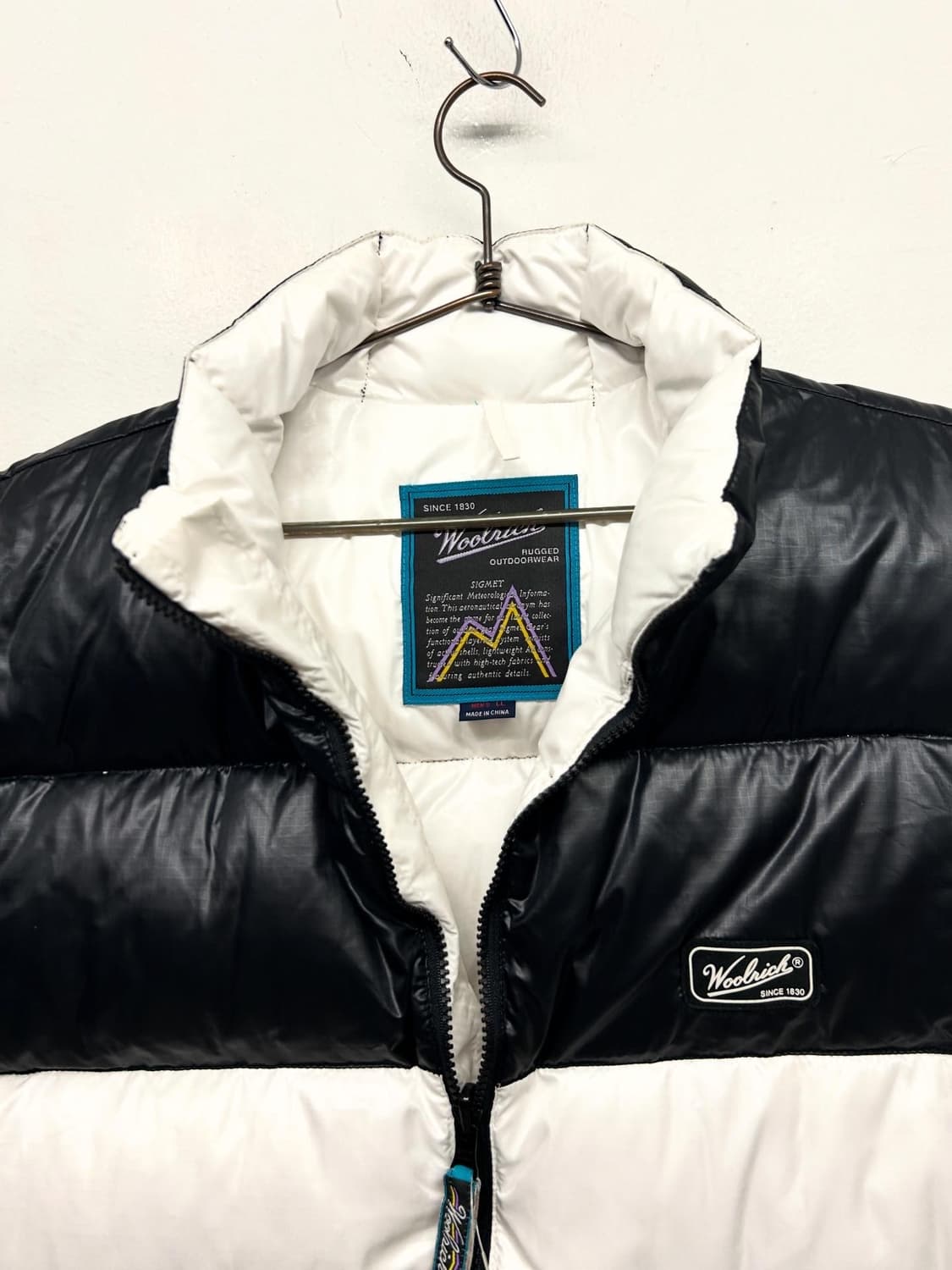 울리치 블랙/화이트 배색 패딩 조끼 상품이미지2