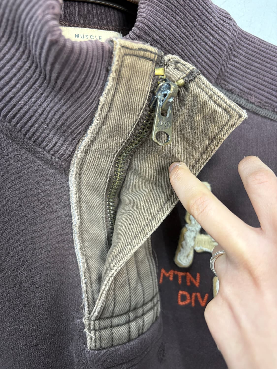 아베크롬비 AF 하이넥 딥브라운 니트 A2974 상품이미지5