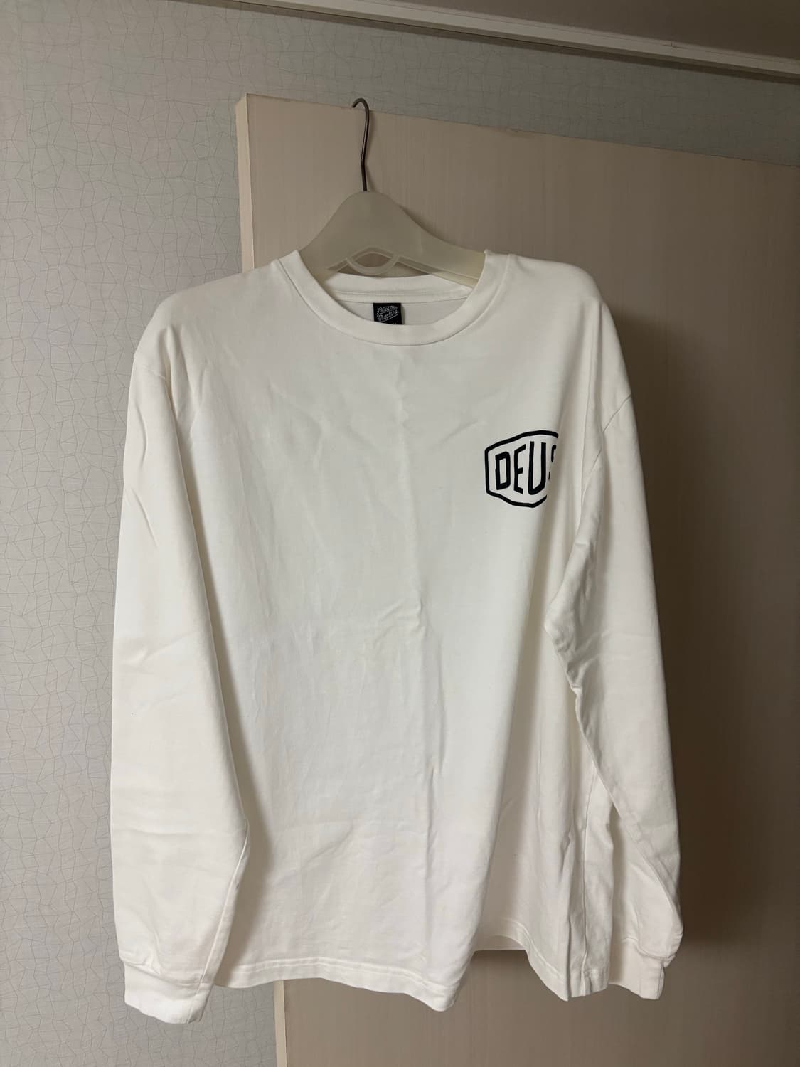 데우스 흰색 슬리브 판매합니다 사이즈 미디움 상품이미지1