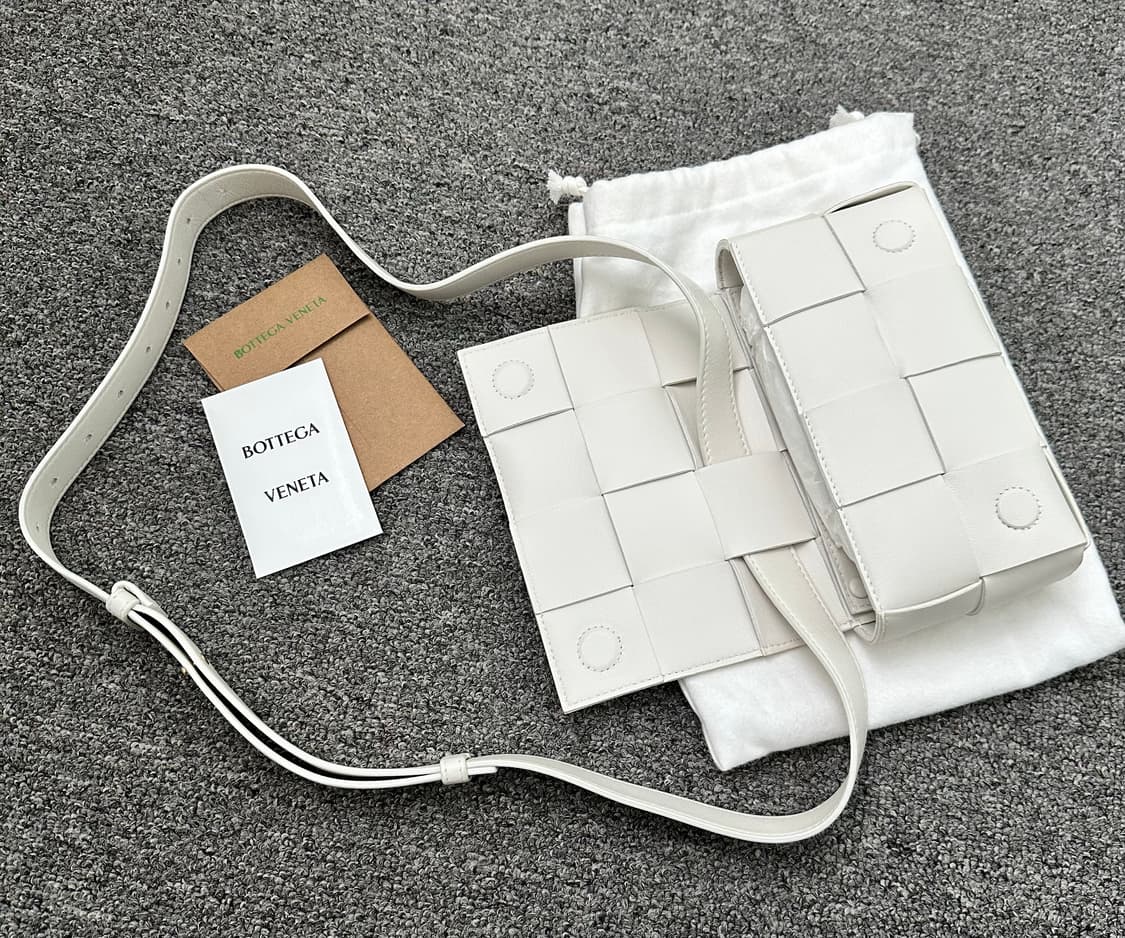 보테가베네타 카세트백 화이트 상품이미지6