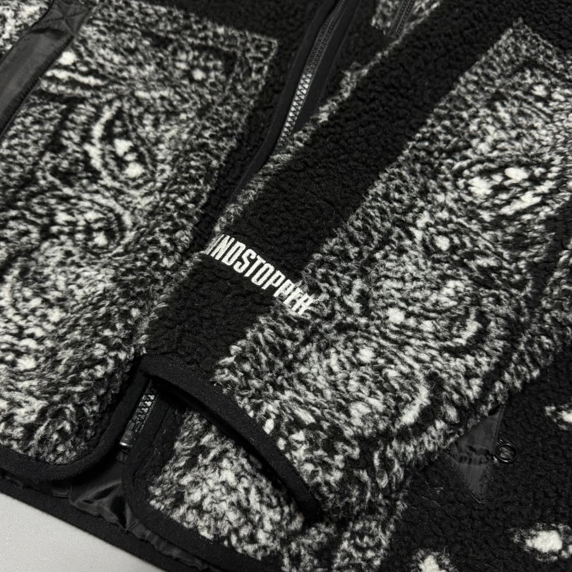 슈프림 19fw week3 블랙 페이즐리 립스탑 리버시블 윈드스토퍼 자켓 상품이미지6