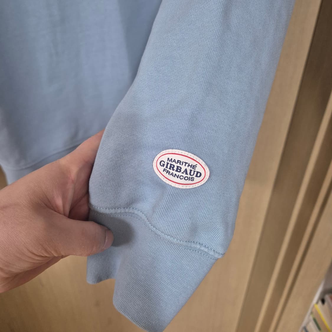 [L]마리떼 프랑소와 저버 하늘색 맨투맨 상품이미지3