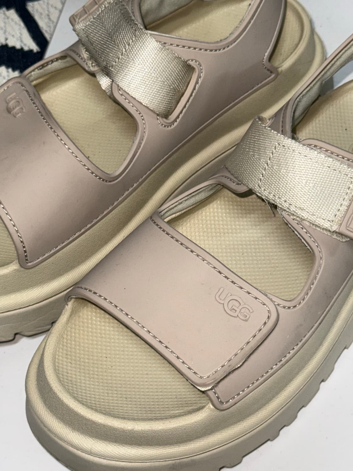 어그 UGG GoldenGlow Sandal 240mm 상품이미지3