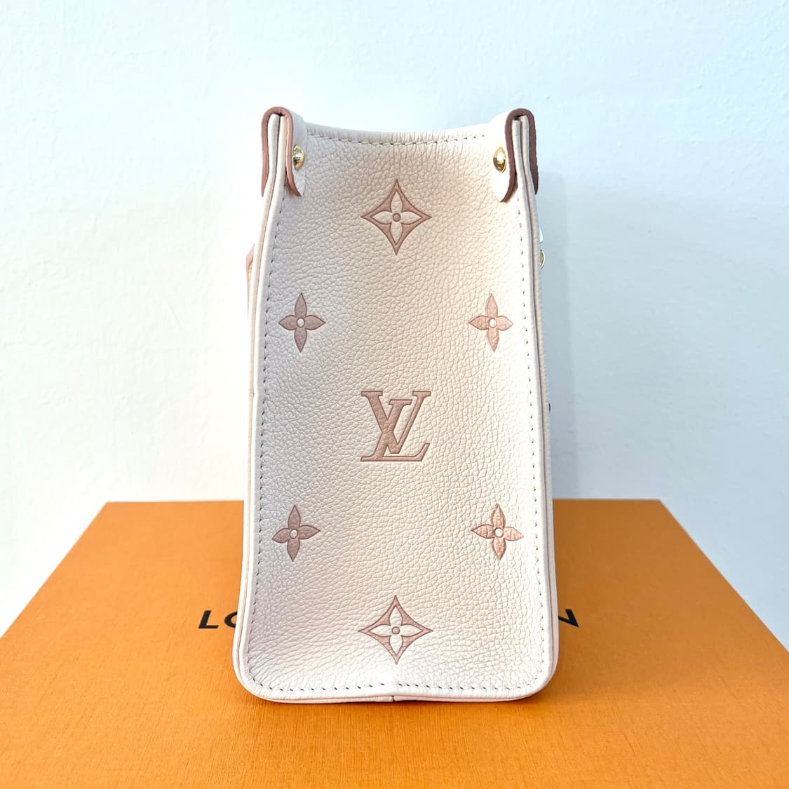 [25SS/새상품] 루이비통 온더고 PM 에덴 크로스백 가방 M14403 상품이미지9