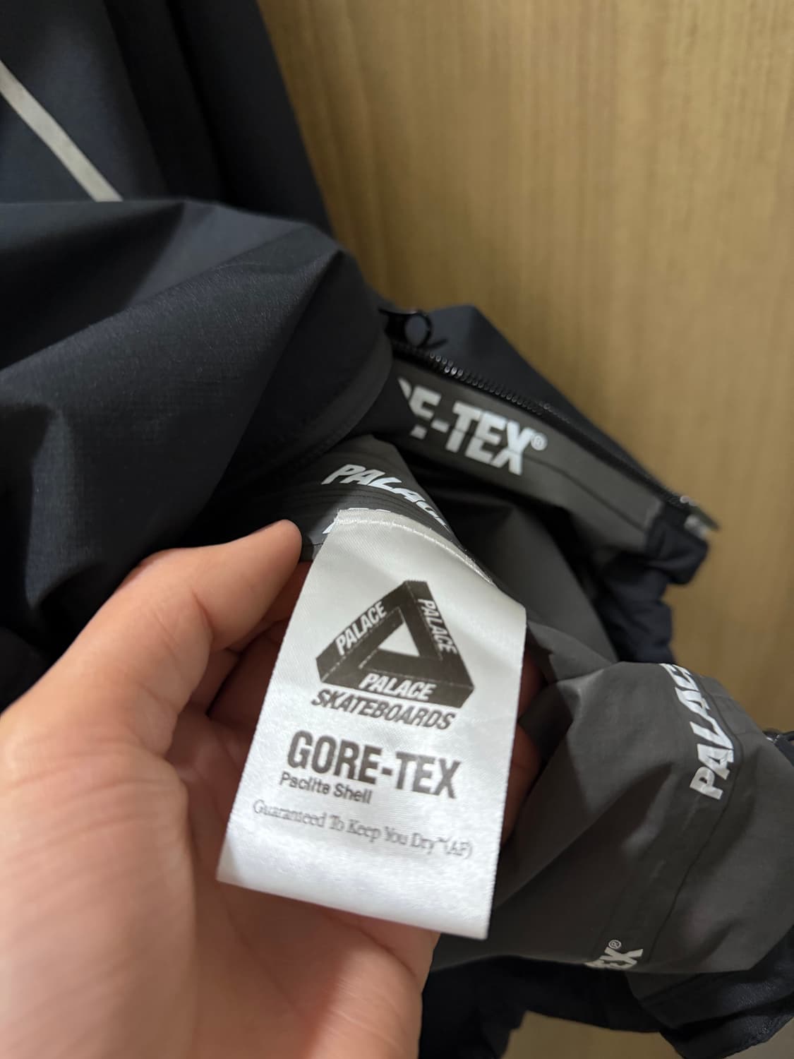 팔라스 x 고어텍스 [새상품급.정품](시세 85만) 바람막이 쉘 L()  상품이미지5