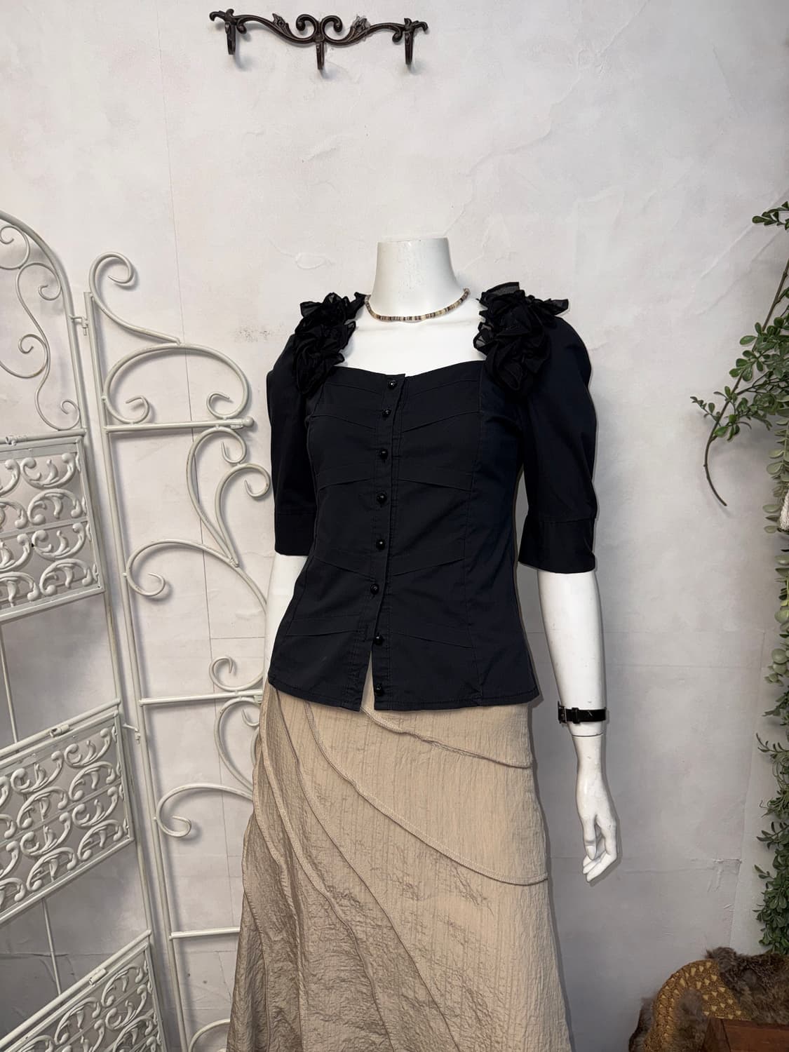 Black pin tucked dot ruffle button bl 상품이미지1