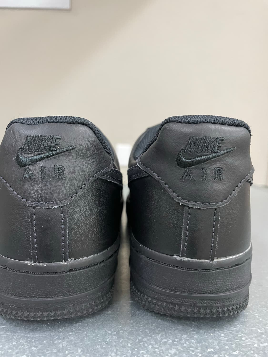 나이키 에어포스1 블랙 240 상품이미지9