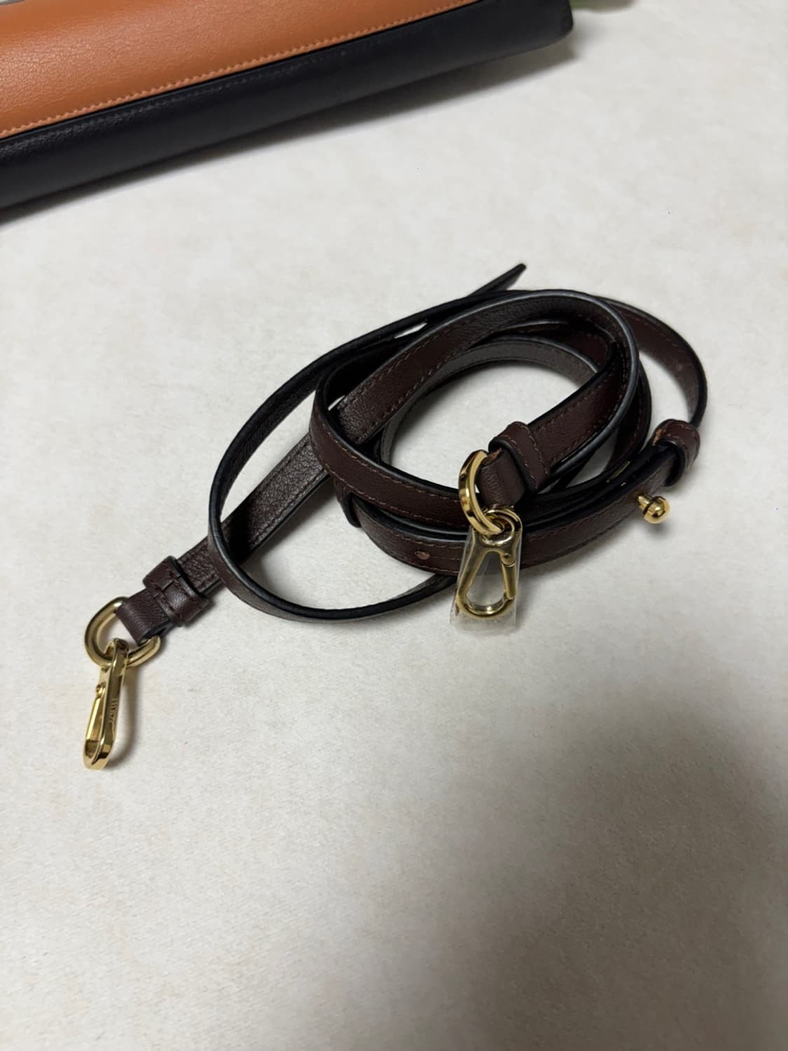 로에베 브라운 도트 파우치 상품이미지4