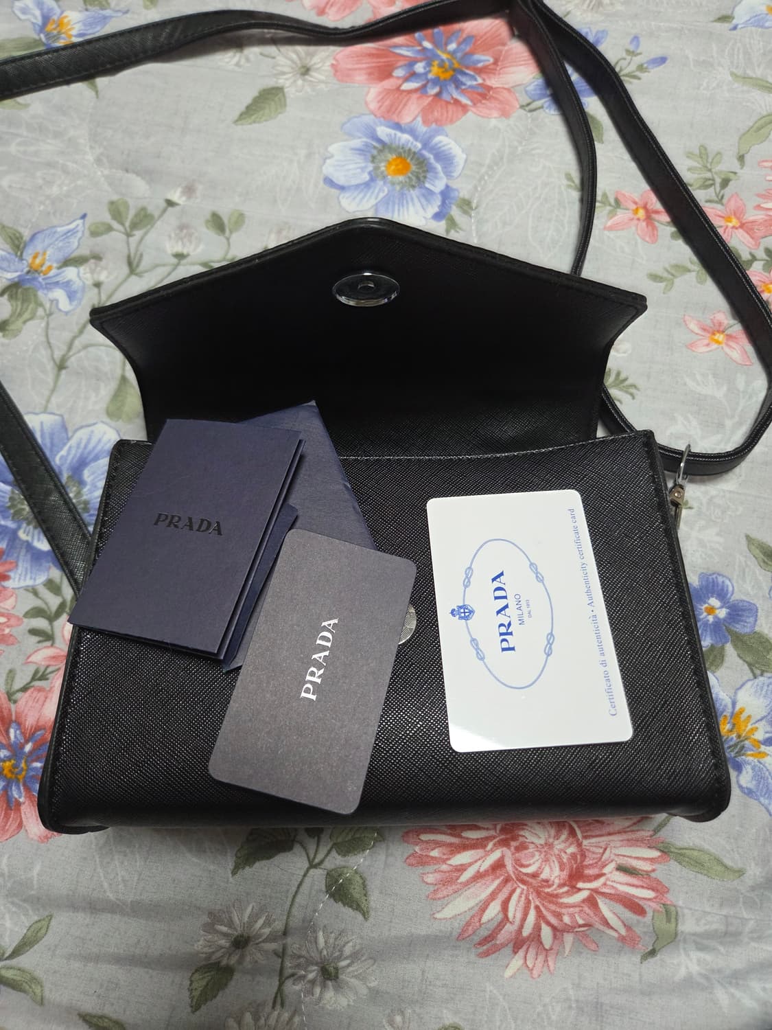 삼각 은장로고 사피아노 크로스백 블랙 상품이미지6