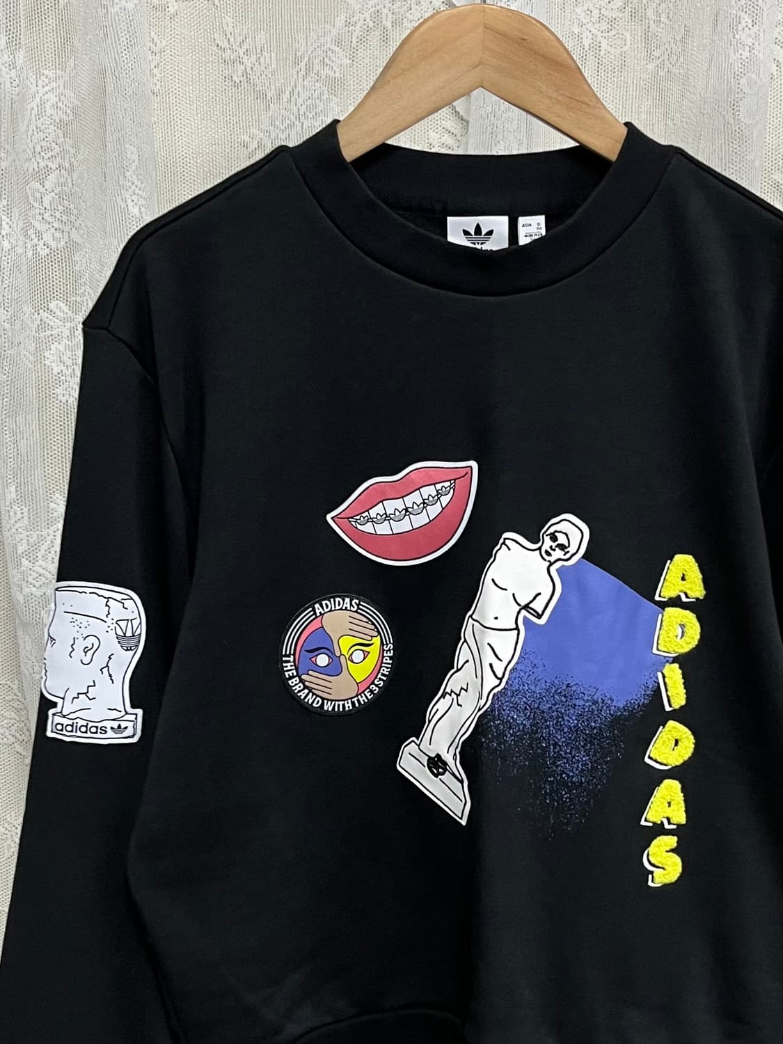 M) 아디다스 패치 로고 크롭 맨투맨 블랙 상품이미지3