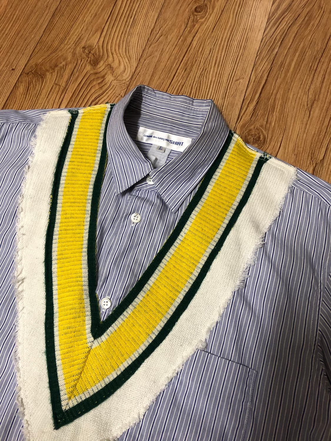 꼼떼가르송 브이넥라인 니트 패치 스트라이프 셔츠 상품이미지2