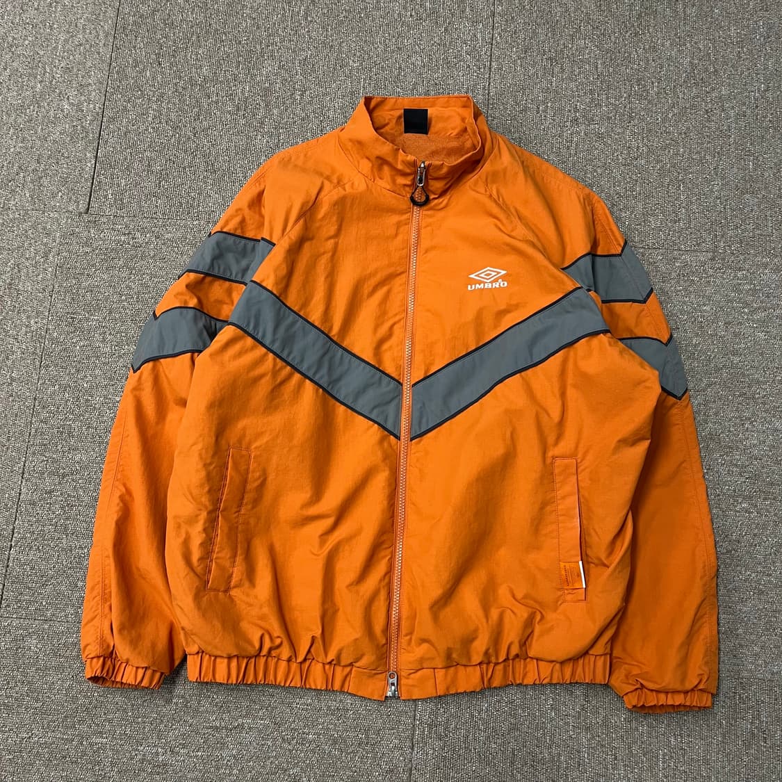 엄브로 ipfu 바람막이 자켓 상품이미지3