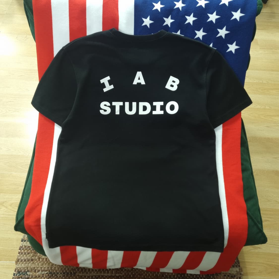 IAB STUDIO 아이앱 스튜디오 반팔 티셔츠 블랙 상품이미지1