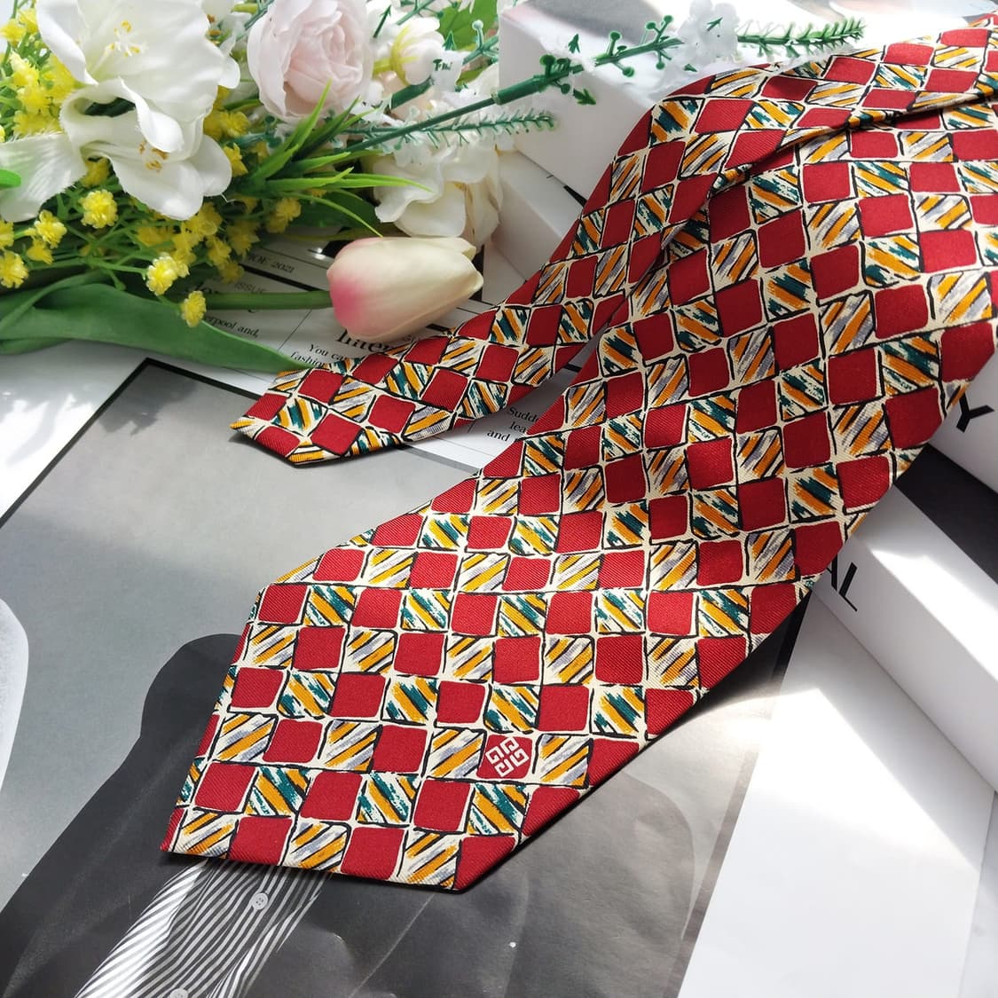 지방시 실크 레드 기하 패턴 넥타이 9cm A+등급 K909
 상품이미지3