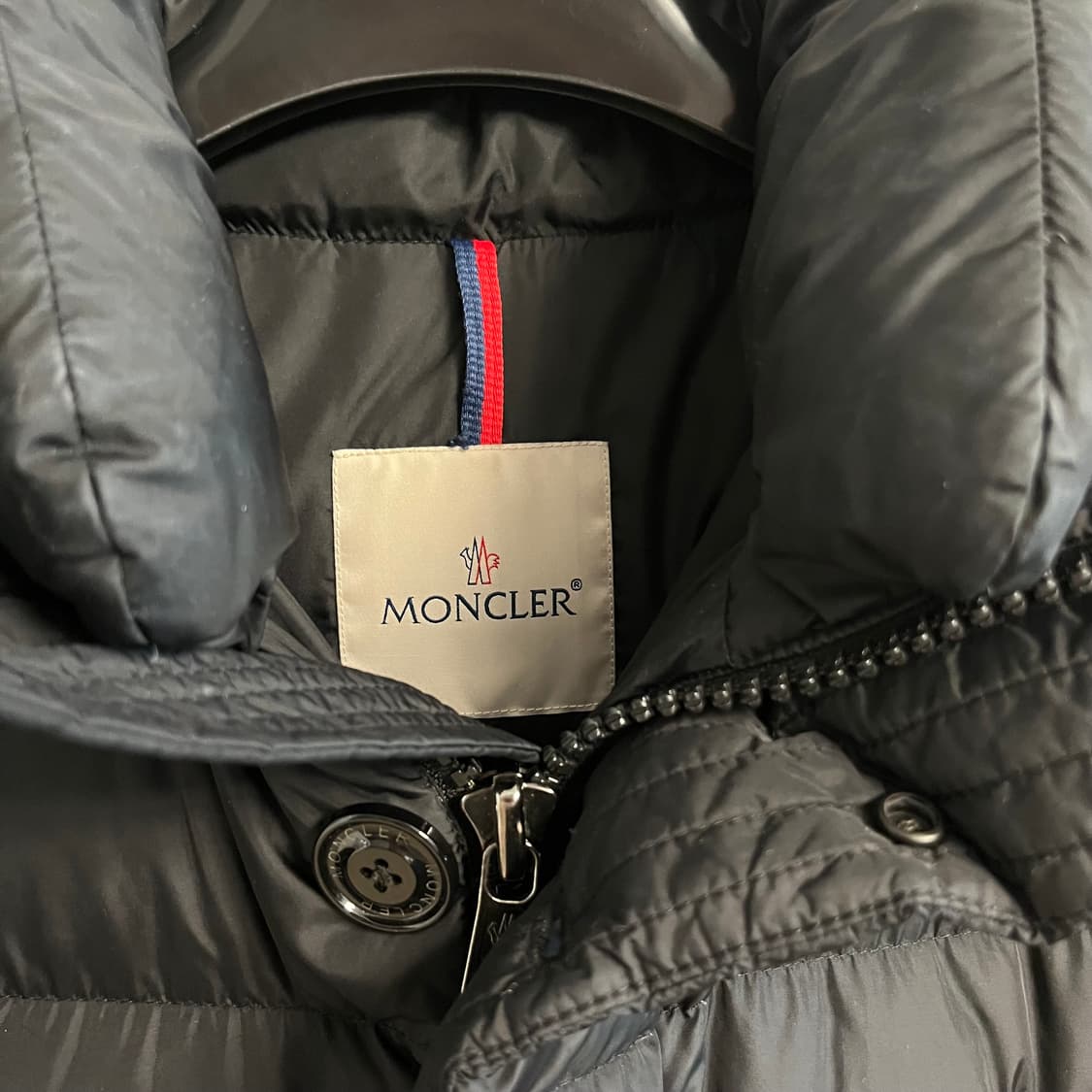 몽클레어 클루니 남성패딩 블랙 상품이미지4