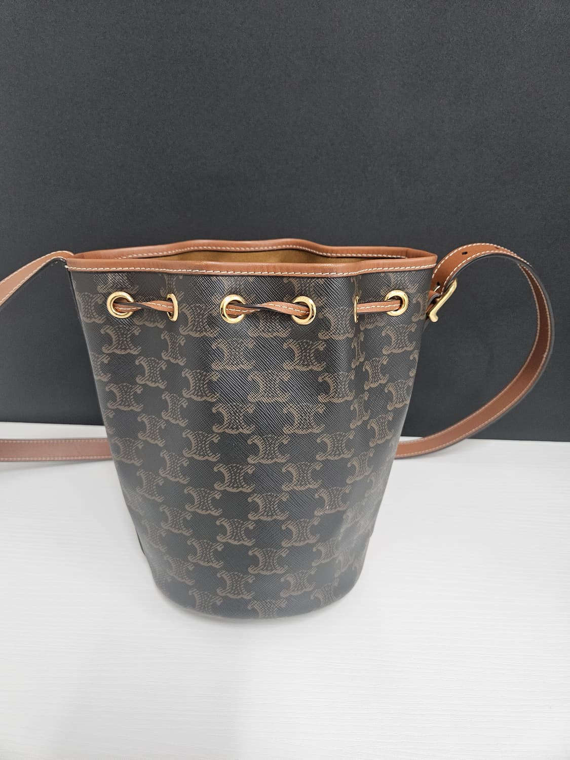 셀린느 트리오페 버킷백 브라운 숄더백(상태좋음) 상품이미지3