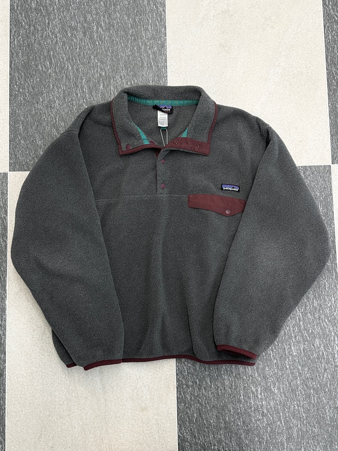 파타고니아 신칠라 그레이/버건디 스냅 플리스 상품이미지5