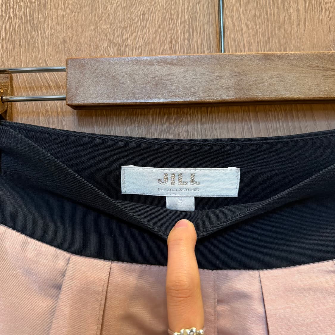 질 바이 질스튜어트 미디 스커트 핀턱 플리츠 디테일 플레어핏 라이트 핑크 상품이미지5