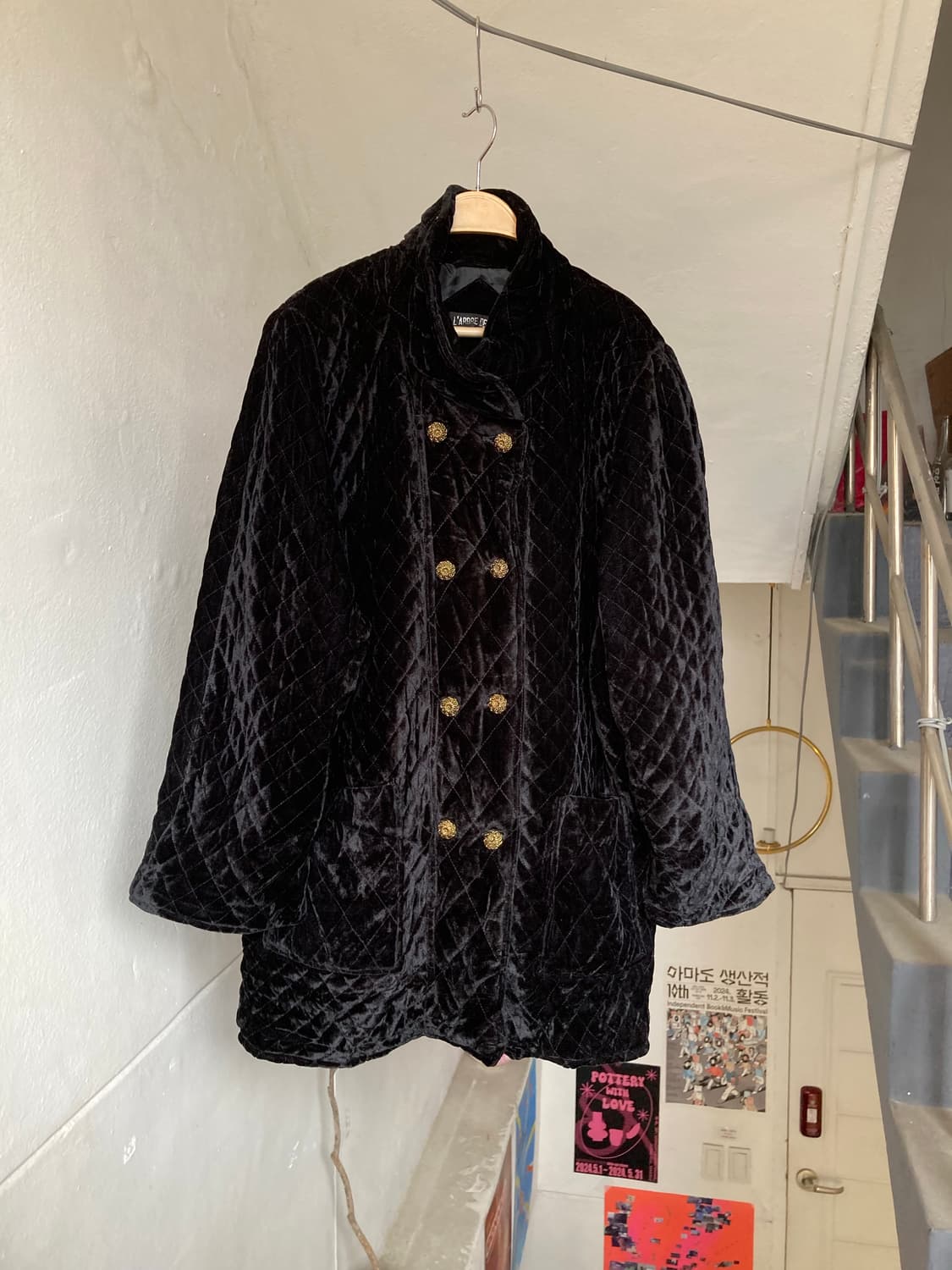 벨벳 퀄팅 금장단추 반코트 상품이미지1