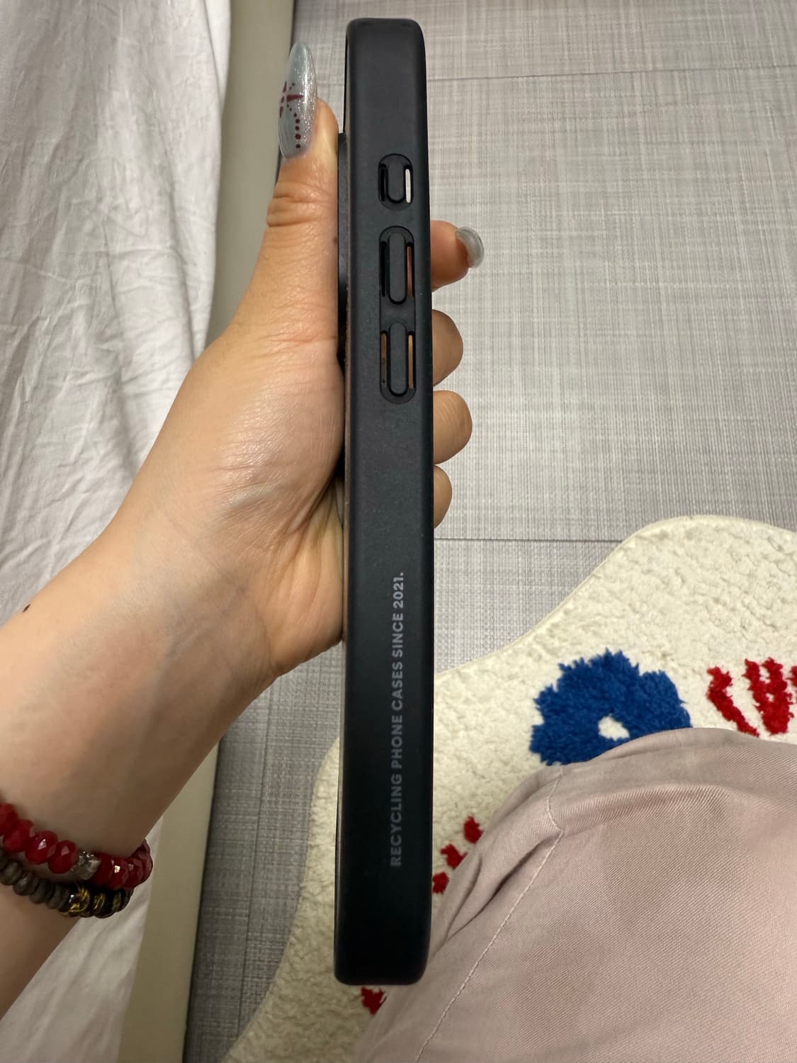 케이스티파이 아이폰 16 pro 메종키츠네 케이스 블랙 한정판 상품이미지3
