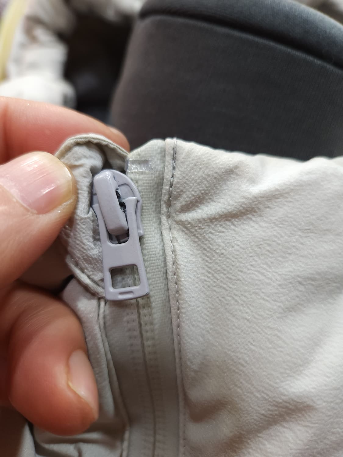 유니클로 심리스 오리털 후드 패딩

 상품이미지4