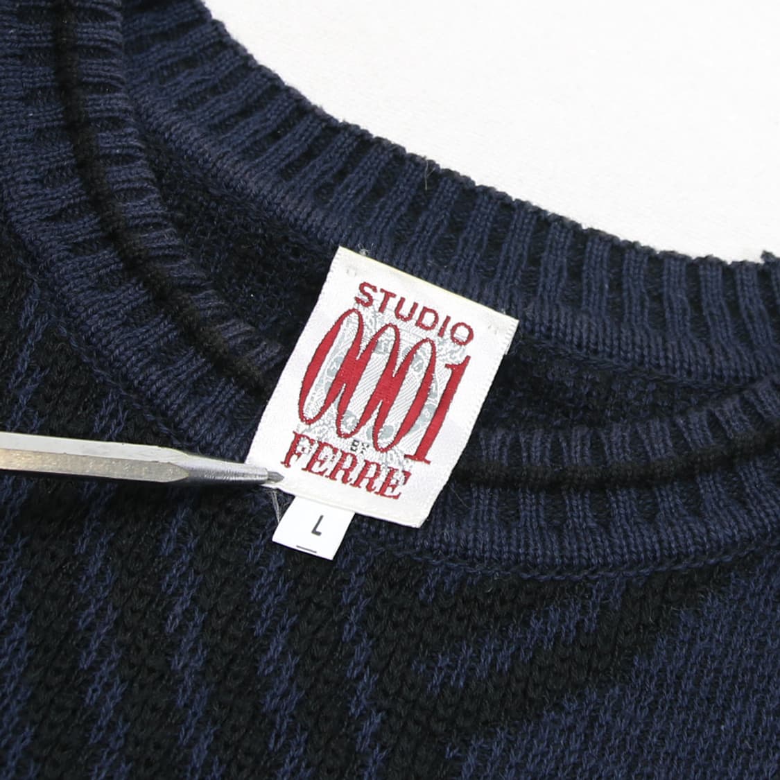 (착용컷) STUDIO 0001 FERRE 패턴 니트 (남성용 108) 상품이미지5