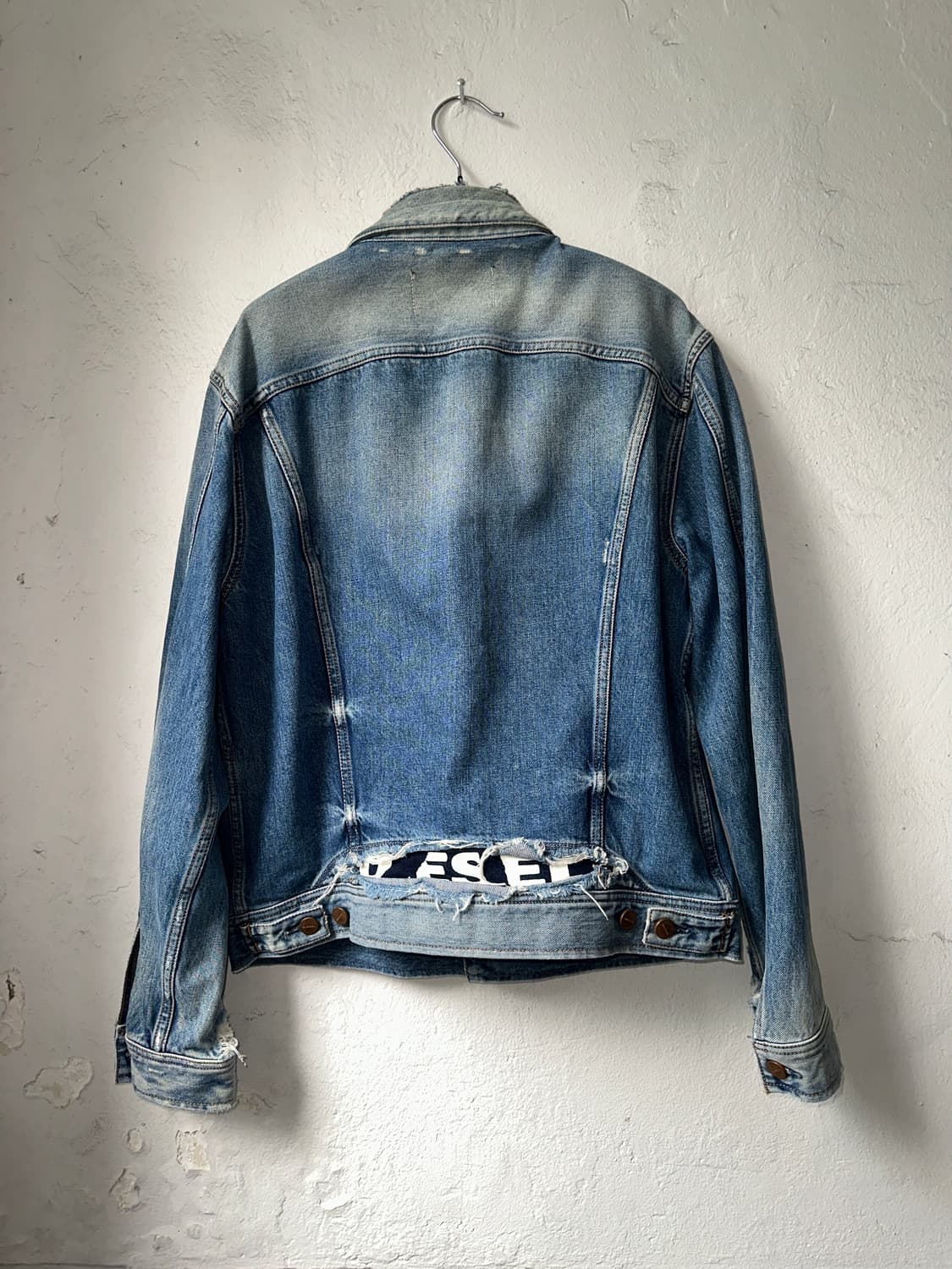 DIESEL 데미지 컷팅 디테일 데님자켓 상품이미지6